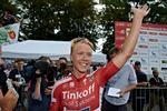 VINDEREN. Når nu indehaveren af førertrøjen ikke kunne vinde, så passede den fint i Saxo-Tinkoffs planer, at Michael Valgren snuppede sejren. 