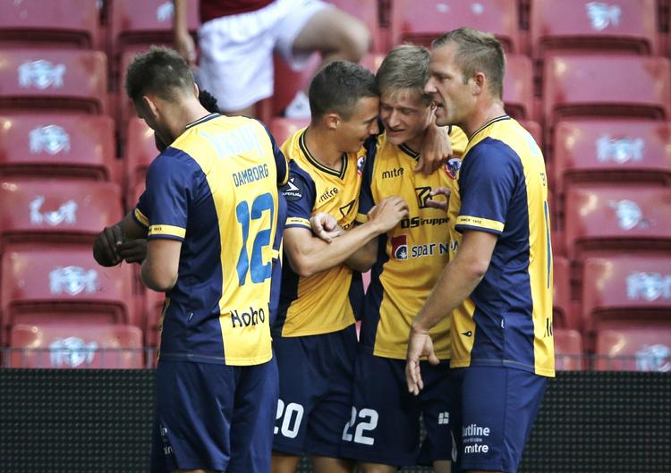 0-3. Med den tredje sejr i fire kampe er nedrykningsdømte Hobro IK på førstepladsen i Superligaen. 