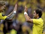 COMEBACK. Med 20 minutter tilbage af kampen mod OB kom Johan Elmander (th.) på banen i stedet for Simon Makienok (tv.). 