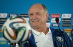 HATTRICK. Med Brasiliens to sidste VM-kampe og Gremios første i ligaen har Felipe Scolari scoret et hattrick i nederlag. 