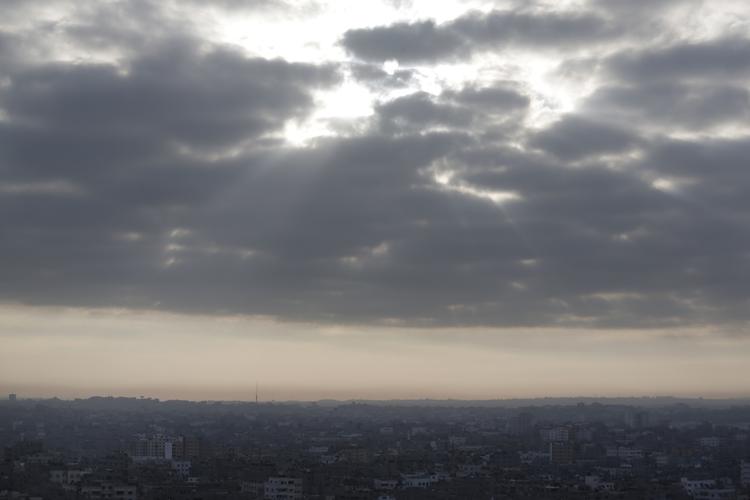 Våbenhvile. Himlen over Gaza by er i dag fri for røg, da en fælles våbenhvile ser ud til at blive overholdt. 