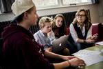 Reform. Alle danske elever kan se frem til en længere skoledag med den nye aftale på Christiansborg. 