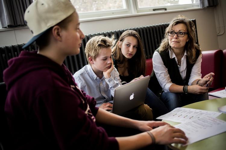 Reform. Alle danske elever kan se frem til en længere skoledag med den nye aftale på Christiansborg. 