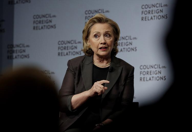 UNDREN. USA's Hillary Clinton kritiserer reaktionen mod Israel og undrer sig over, at massakrerne i Syrien og Irak eller krisen i Ukraine ikke udløser samme støttereaktioner som Gaza får. 
