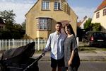 USIKKERT. Andelshaverne i Grøndalsvænge, blandt andre Tobias og Lærke Jul Gagner, ved stadig ikke, hvordan deres privatøkonomi hænger sammen. Der var ikke politisk flertal for at fjerne den servitut, der har vendt op og ned på beboernes økonomi. (arkivfoto) 