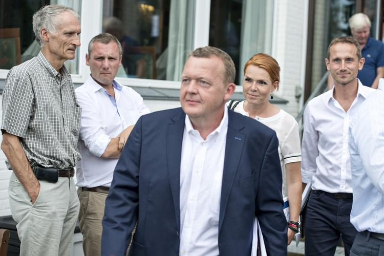 Kritik. Claus Richter - nr. 2 fra Venstre - er tæt på formand Lars Løkke Rasmussen, men betyder ikke, at han ikke kan være i skudlinjen. 