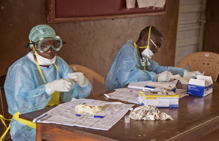 Ebola. Særligt Liberia, Sierra Leone og Guinea er hårdt ramt af virussen. 