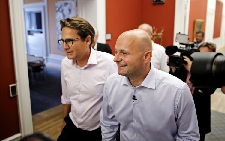»Nej, jeg har da ikke orienteret folketingsgruppen om den sag. Så ville der være et hav af sager, jeg skulle orientere dem om«, siger Søren Pape Poulsen. 