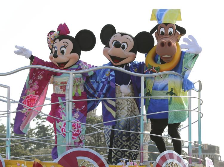 aftale. Pandora skal Disney-smykker i 25 forskellige designs. Derudover kommer 16 designs, som vil blive solgt i Disneys forlystelsesparker og forretninger som her i Disneyland i Tokyo. 