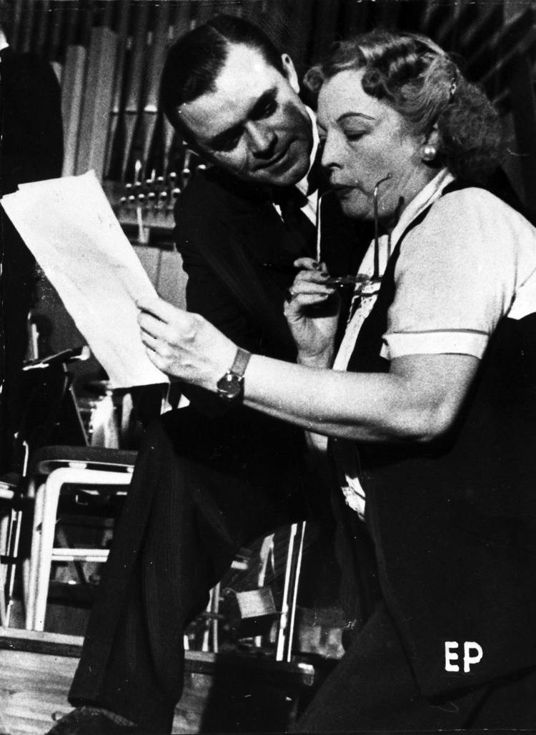 Karriere. Instruktørerne Lau Lauritzen Jr. og Alice O'Fredericks arbejdede på at få en tysk filmkarriere i krigens første år, men Lauritzen blev siden modstandsmand. 