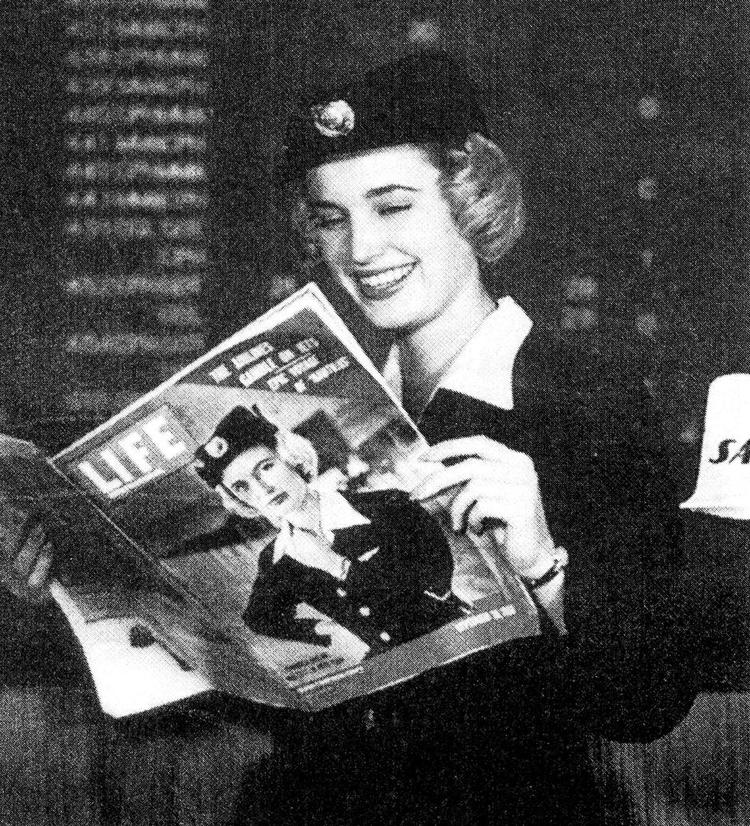 Stjerne. I 1958 kom en SAS-stewardesse på forsiden af Life. Hun havde vundet en international konkurrence med deltagelse af 54 stewardesser fra lige så mange selskaber. 