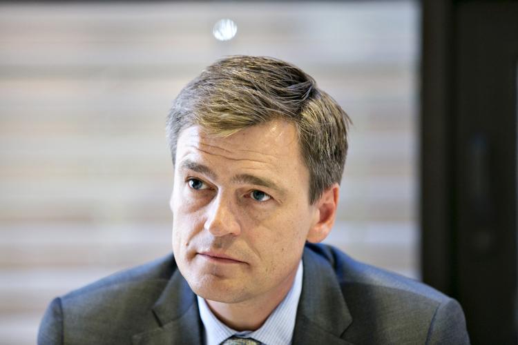 fleksibelt. Hidtil har opsparerne i ATP kunnet hænge på en fast forrentning i op til 80 år. Nu kan den blive reguleret op hvert 15. år, fortæller direktøren, Carsten Stendevad. 