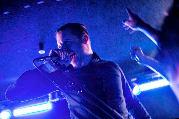 råstyrke. George Clarke i front for Deafheaven skreg så savlet stod ud af munden på ham. 