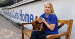 Kælent. 'Paws and Relax on board' hedder British Airways nye kanal om bord på selskabets langdistanceflyvninger. Her kan du møde et utal af hunde og katte - som det ses i dette billede fra British Airways' YouTube-kanal. 