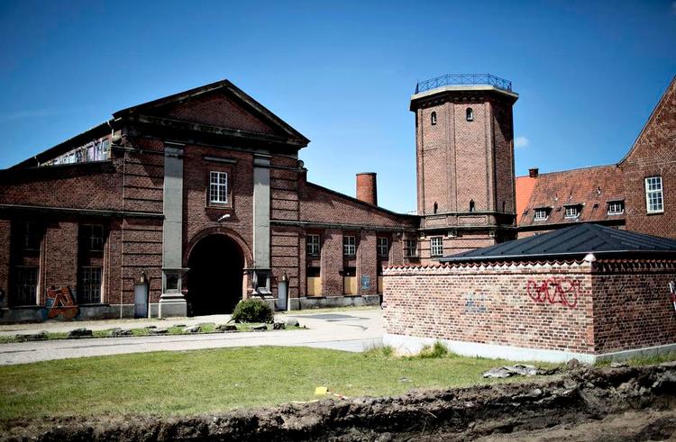 Kulturhistorie. Odense Offentlige Slagtehuse er opført i 1926 og tegnet af den kendte odensearkitekt Knud Lehn Petersen. 