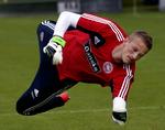 Spilletid. Anders Lindegaard overvejer at vende Manchester United ryggen i jagten på mere spilletid. Allerhelst bliver den danske landsholdsmålmand dog i England. 