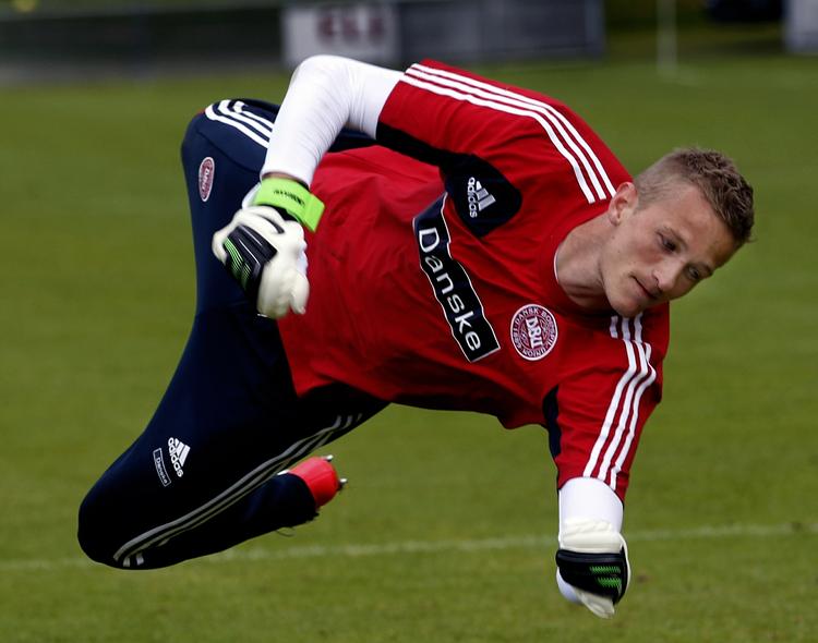 Spilletid. Anders Lindegaard overvejer at vende Manchester United ryggen i jagten på mere spilletid. Allerhelst bliver den danske landsholdsmålmand dog i England. 