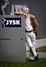 aflyst. Jysk med Lars Larsen i spidsen ville gerne have haft fingrene i den russiske middelklasse, men den plan indstiller koncernen nu på ubestemt tid. 