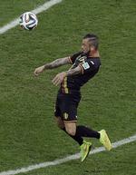 kontroversiel. Steven Defour nåede kun en kamp for Belgien ved VM. Han fik rødt kort i kampen mod Sydkorea. 