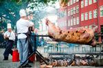 Grill. Smag bl.a. på smagsprøver af dansk økologisk kød. 