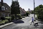 risikofyldt. Beboerne i Grøndalsvænge i København kan få nedskrevet værdien af deres andelsboliger med flere hundrede tusinde kroner, efter at et flertal i Københavns Kommunes Teknik- og Miljøudvalg har afvist at slette en gammel servitut. 