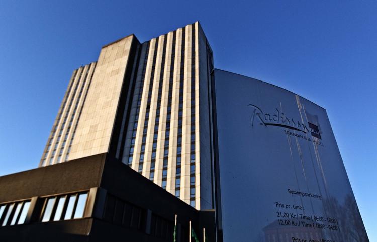 ambitiøst. Hidtil har stuepigerne på Radisson-hotellerne i København skullet gøre 18-20 værelser rent hver dag. Ledelsen mente, at et nyt 'smart cleaning'-system ville gøre dem i stand til at gøre 32 værelser rene. 