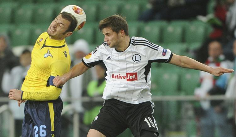 fejlregistreret. Bartosz Bereszynski (th) var med i tre minutter i Legia Warszawas 2-0-sejr over Celtic. Og så blev polakkerne taberdømt. 