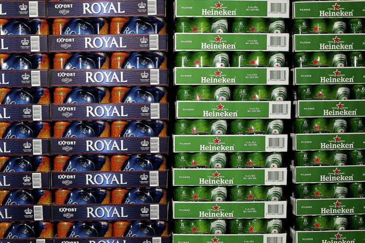 skål! Royal Unibrew sælger blandt andet Royal-øl, men også Heineken, som de har licens til at sælge. 