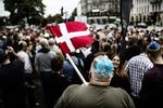 Papversion. Mosaisk Samfund udlånte kalotter til lørdagens demonstration mod antisemitisme på Nørrebro i København. Nogle havde dog selv lavet en til lejligheden som demonstranten her. 