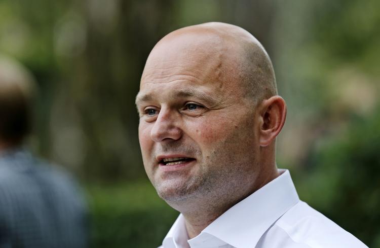 PAPE. Flere kilder tæt på den nyvalgte konservative formand har til Politiken fortalt om Viborg borgmesterens temperament. Og nu kommer det frem, at han også har hang til pres på speederen. 