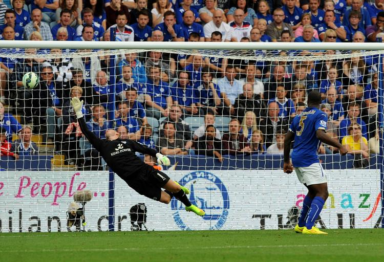 2-2. Kasper Schmeichel havde ikke mange muligheder for at afværge de to scoringer mod Leicester. 