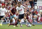 0-1. Tottenham var længe trykket tilbage af West Ham, men fik sidst i kampen mobiliseret det spil, der gav et sent sejrsmål. 