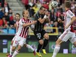 Dyst. Martin Pusic (32) (EFB) og Kasper Pedersen  (32) (AaB) i kamp. 