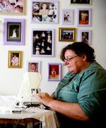 Sygdomsangst. Heteroseksuelle mænd er den gruppe, der har de største fordomme om hiv, siger Anette Nielsen, der har kendt sin status som hiv-positiv i ni år. Hun arbejde til daglig med hiv-smittede på Kafe Knud i København. 