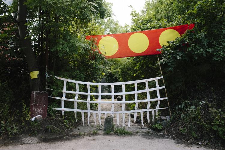 CYKELSPÆRRE. Københavns Kommune har endnu ikke haft held til at få bygget den cykelsti, som politikerne har vedtaget. Nu vil de konservative have sat en - ny - frist for det stærkt forsinkede projekt, der skal køre gennem Christiania. 