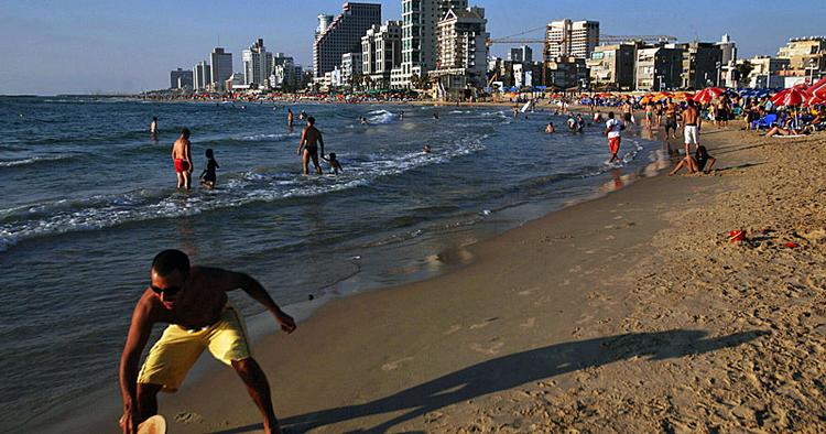 Fravær. Tel Aviv er en af Middelhavets mest fascinerende byer at besøge for turister. Men i øjeblikket er det ikke mange, der kommer. 