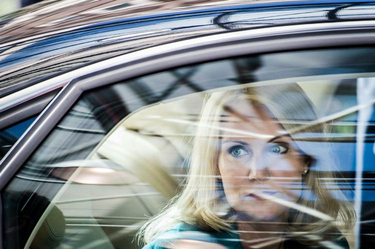 afventende. Helle Thorning-Schmidt har meldt ud, at der tidligst bliver ændret på dagpengereglerne i slutningen af 2015, når den dagpengekommission, regeringen har nedsat, komemr med sine anbefalinger. 