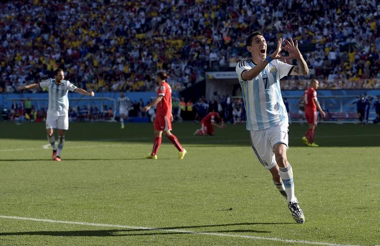 kæmpebud. Angel di Maria (th) scorer for Argentina under VM i Brasilien tidligere på sommeren. 