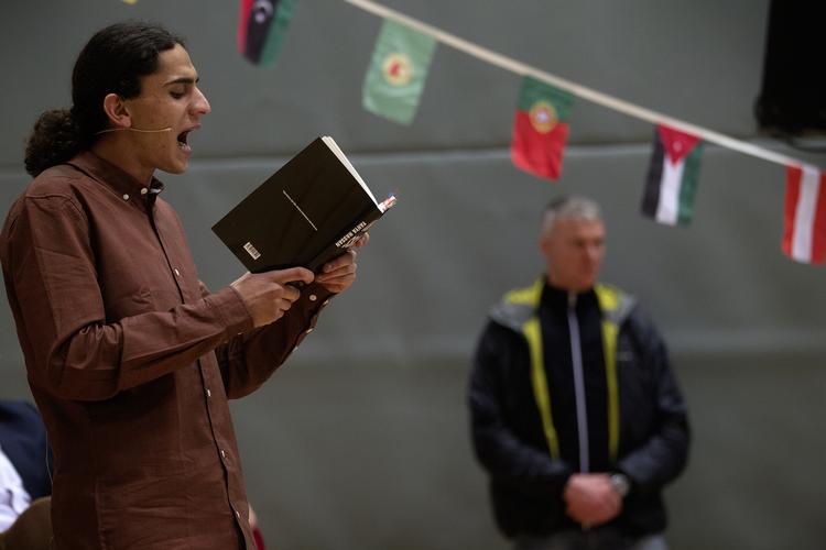 Sikkerhed. Da Yahya Hassan læste op af sine digte sidste år i Vollsmose, måtte arrangementet rykkes af hensyn til sikkerheden. Det blev dog gennemført. 