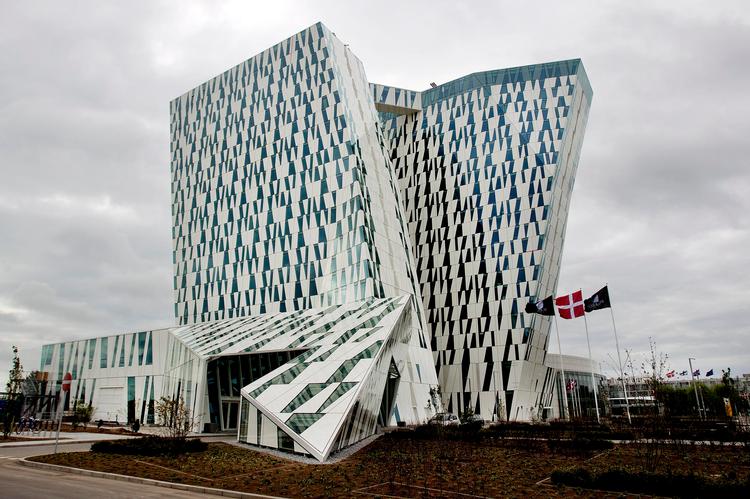 Svindel. To turister blev udsat for tricktyveri her ved Hotel Bella Sky i Ørestad i mandags. Flere steder i København er det sket i denne uge.