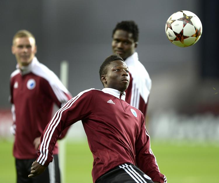 startopstilling. Danny Amankwaa starter inde på midtbanen for FCK mod Leverkusen. 