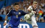 skifte. Marcos Rojo (tv) i kamp for Argentina under VM i Brasilien. 