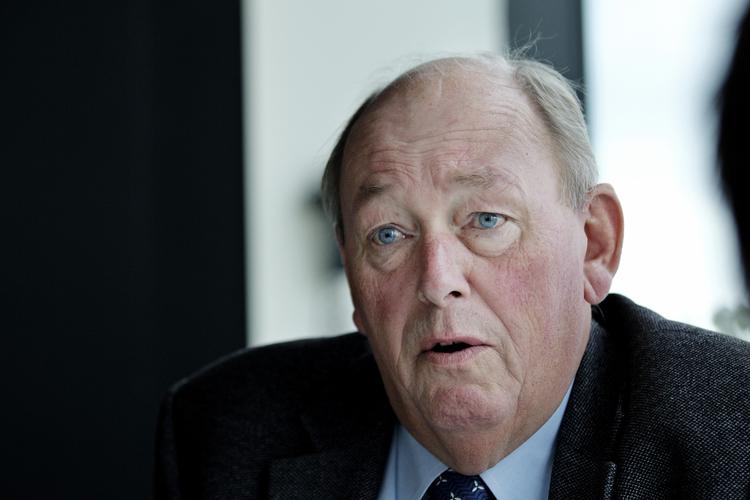 Efterlysning. Fagbevægelsens topfigur, Harald Børsting, efterlyser, at regeringen finder nye muligheder for en slags nødhjælp til de trængte familier og enkeltpersoner, som er havnet i akutte økonomiske problemer, fordi de er faldet ud af dagpengesystemet. 