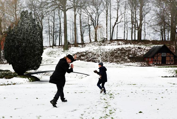 Drama. Mikael Persbrandt og Sofus Rønnov ses her i en scene fra 'En du elsker'. 
