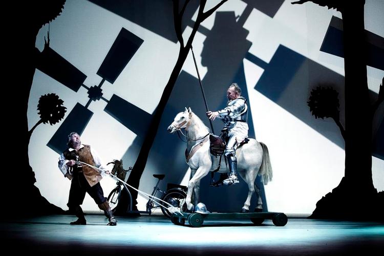 Poetiske erobringer. James Johnson og Olafur Sigurdarson som Don Quijote og Sancho Panza på smukt klingende færd i fantasien i Den Jyske Operas nyopsætning af Massenets glemte opera. 