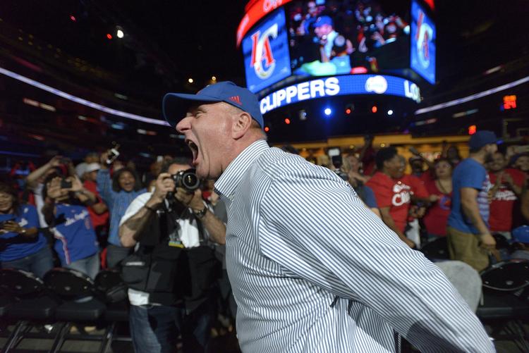 OPKØB. Ballmer har betalt 11 milliarder kroner for basketballholdet. Det er en investering i fremtiden, siger Ballmer. 