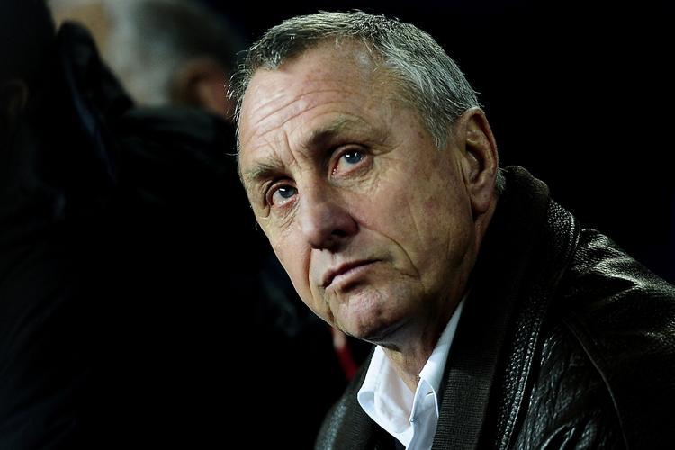 fejlmelding. Johan Cruyff lever i bedste velgående, selv om en hollandsk avis fik bragt nyheden om fodboldlegendens død ved en fejl. 