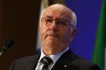 bananspisere. Præsidenten for det italienske fodboldforbund, Carlo Tavecchio , er blevet afløret i nedsættende bemærkninger om afrikanere. 