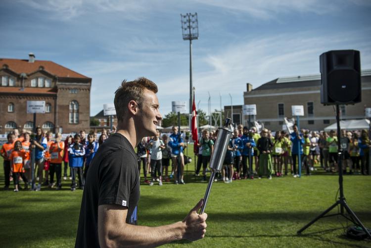 Hurtig. Det er gået den forkerte vej for Kristoffer hari i denne sæson, hvor første løb i Tårnby i maj blev tilbagelagt på 10,47 sekunder. Skader har sommeren over ført til tider under vanligt niveau. Senest løb han de 100 meter på 11,00 sekunder ved et stævne i Sverige for halvanden måned siden. 