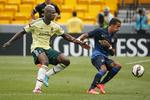 skifte? Mario Balotelli (tv) var ikke ked af at forlade England, men rygtes nu tilbage. Her optrænder angriberen for Milan i en træningskamp i juli mod den tidligere arbejdsgiver, Manchester City. 